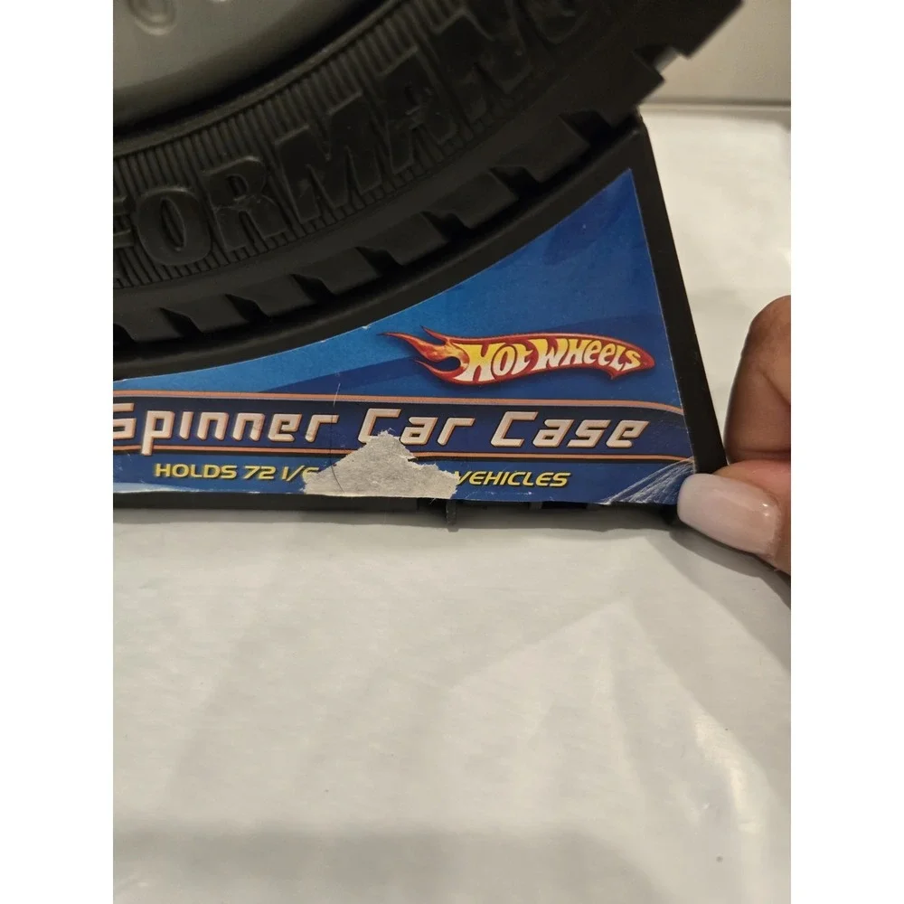 Hot Wheels Large Spinner Wheel Car Case Holds 72 Cars 1:64 Scale 2005